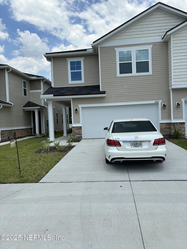 Building Photo - 6847 Mirage St