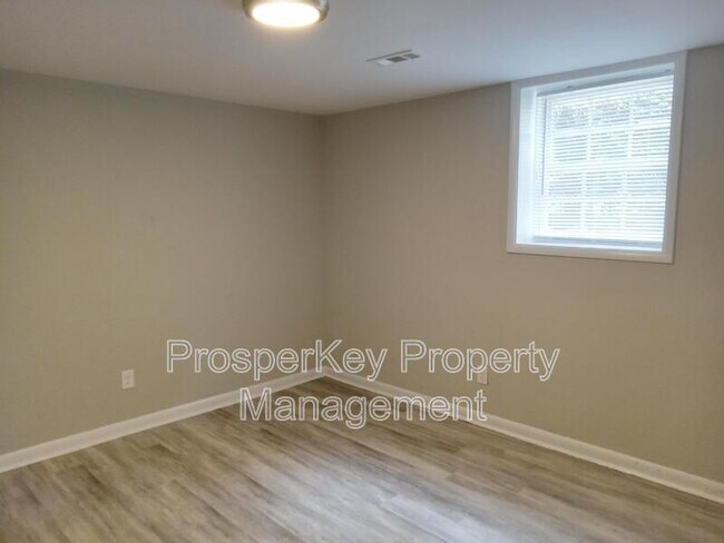 Building Photo - 1211 Timberlane Dr