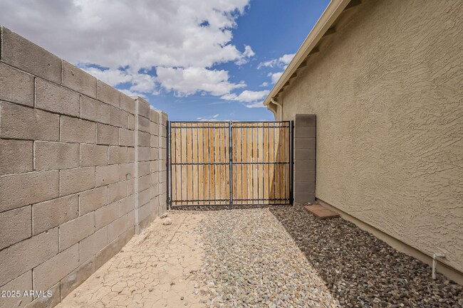 Building Photo - 44587 W Palo Amarillo Rd