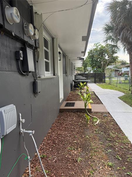 Building Photo - 827 SW 29th St