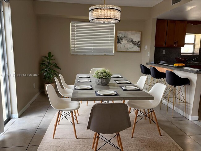 Building Photo - 6541 SW 41st Ct