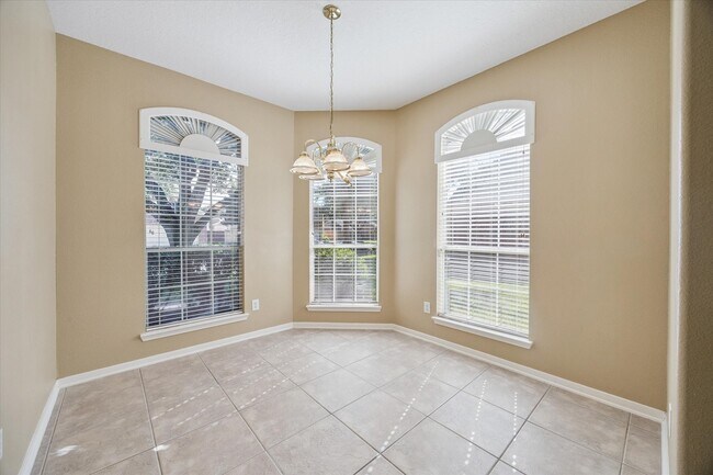 Building Photo - 19010 Country Square Dr