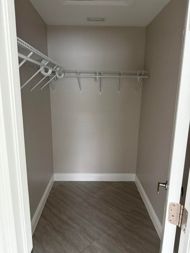 Building Photo - 105 Palamino Cir