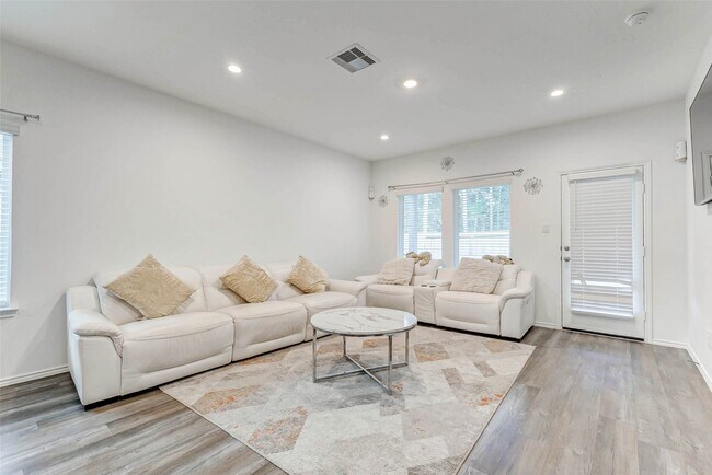 Building Photo - 5122 Sequoia Hts Ln