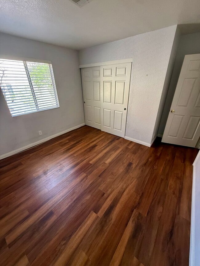 Building Photo - 1ST FLOOR CONDO CLOSE TO SUMMERLIN