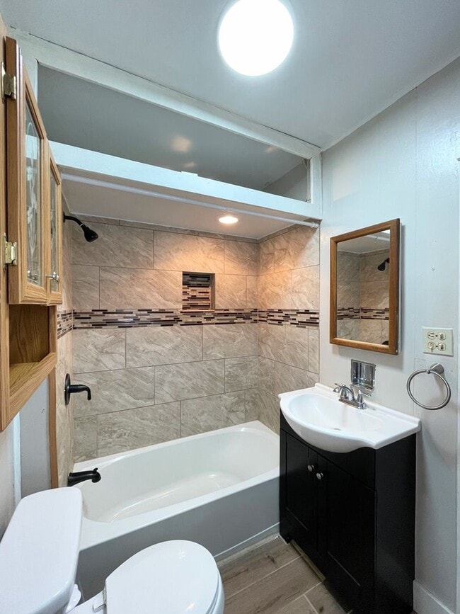 Building Photo - 2 Bed In Great Location