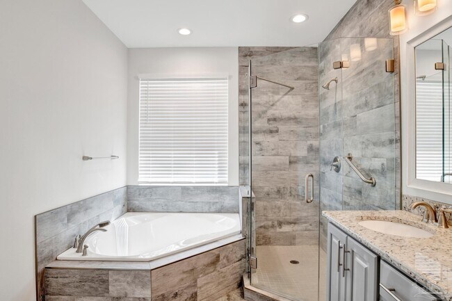 Building Photo - 16262 Tarpon Dr