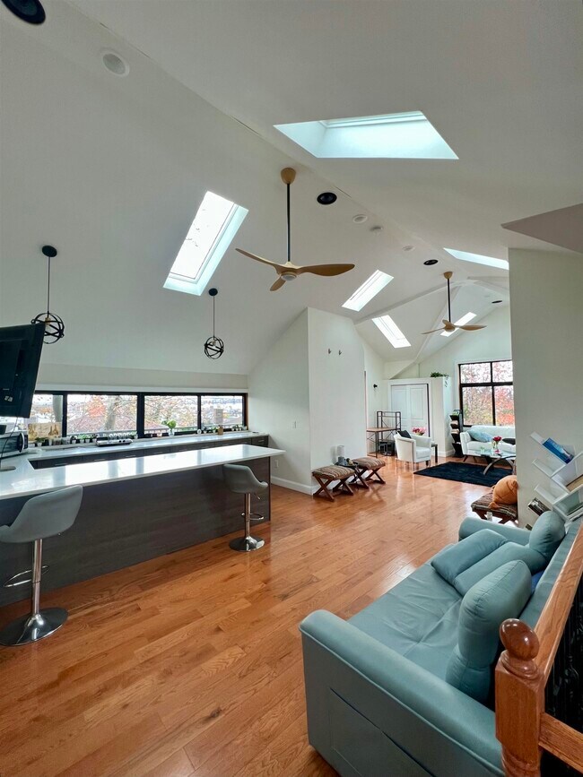 Building Photo - 4 Highview Rd