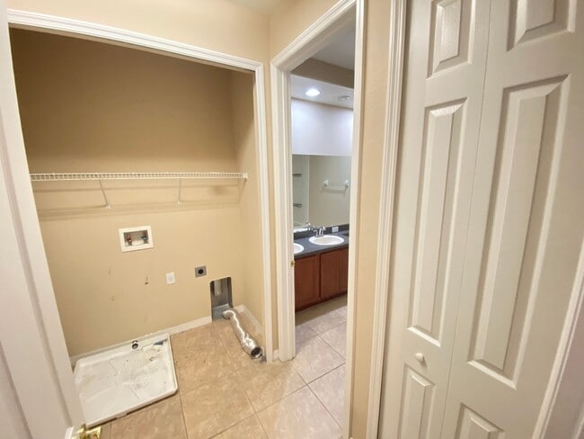 Building Photo - 519 Terrace Spring Dr