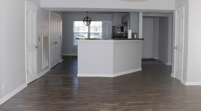 Building Photo - 333 Arapaho Dr