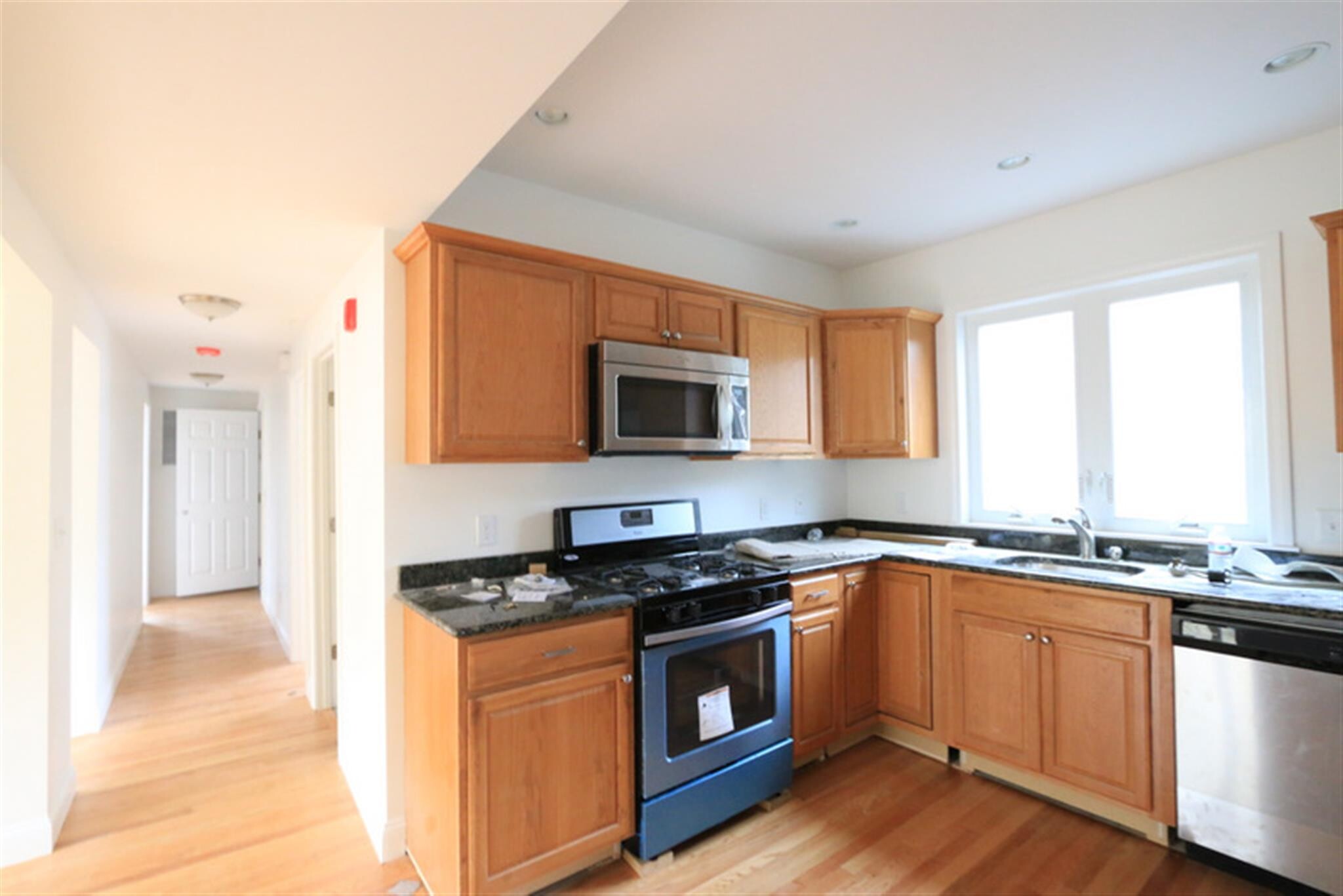 Building Photo - 25 Lewis St