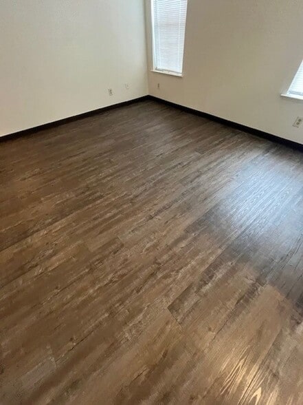 Building Photo - 4346 W Douglas Ave