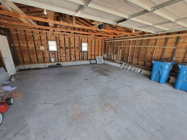 Building Photo - 703 Hopkins St