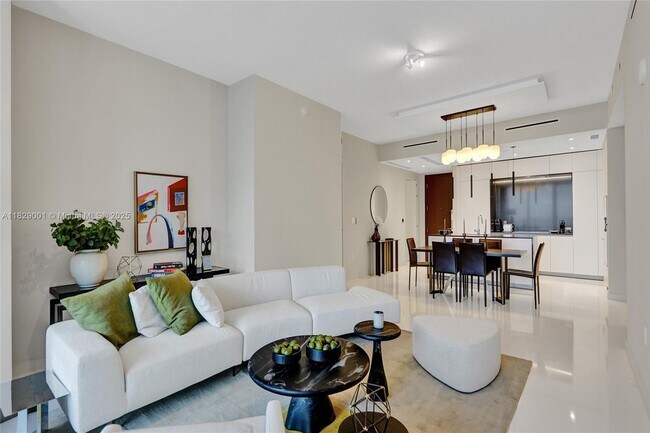 Building Photo - 300 Biscayne Blvd Way