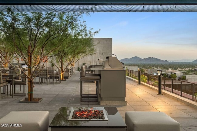 Building Photo - 7180 E Kierland Blvd