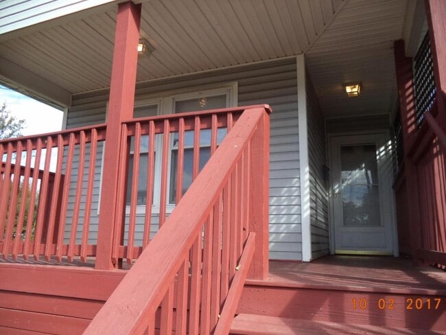 Building Photo - 619 Iowa Ave