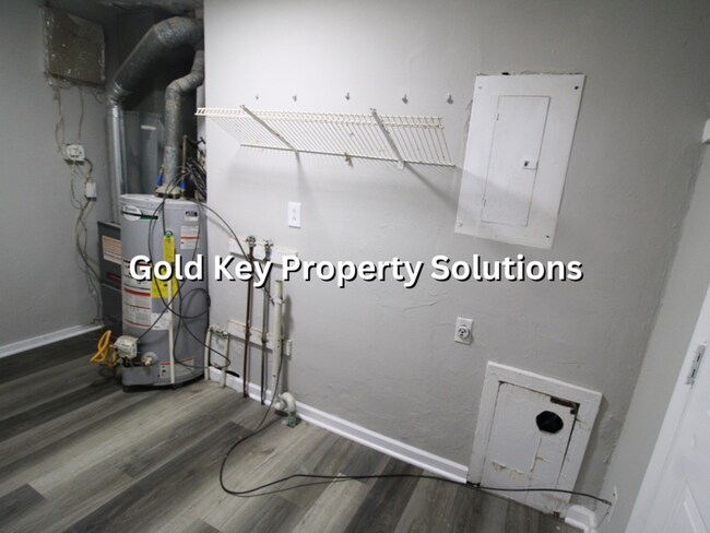 Building Photo - 2 BR 1 BA Eastside House with All New Flooring and Paint (SECTION 8 APPROVED)