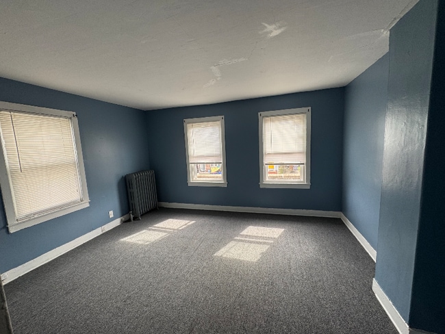 Building Photo - 106 E Pine St