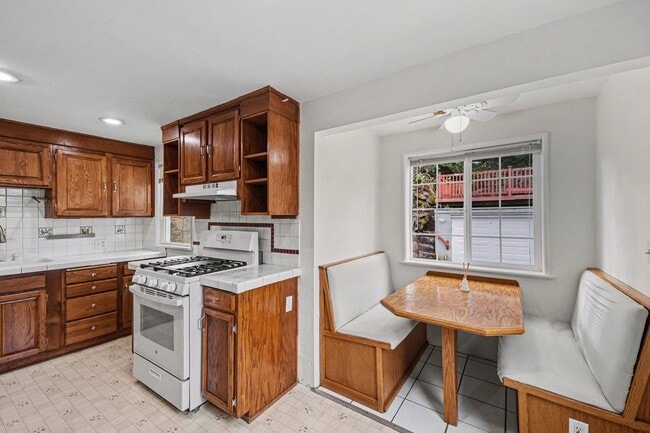 Building Photo - 3bd/1.75ba Seattle Home