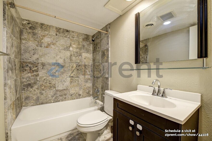 Building Photo - 5315 Fleetwood Oaks Ave