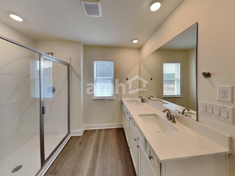 Building Photo - 3019 Ansley Place Rd