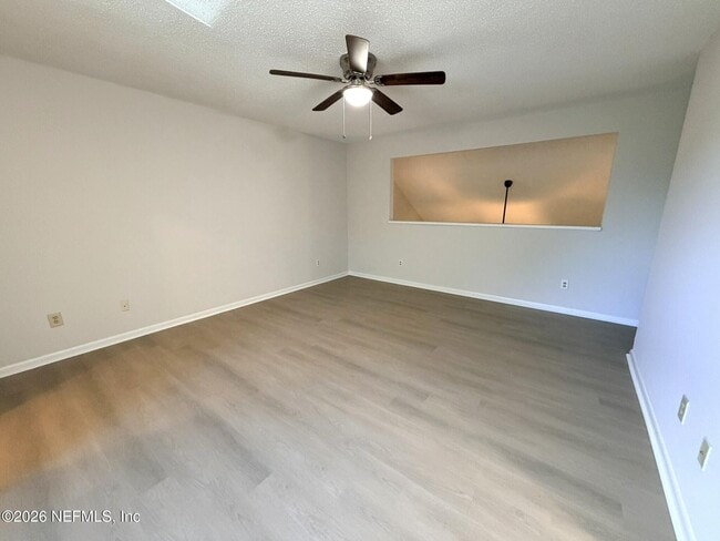 Building Photo - 5646 Pinebay Cir S