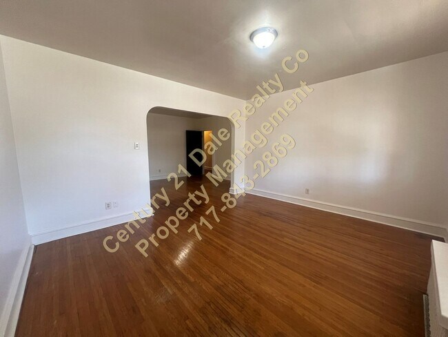 Building Photo - 423-425-425 N Franklin St
