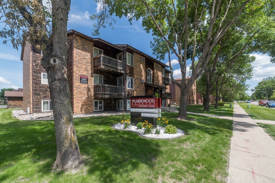 Building Photo - Prairiewood Estates