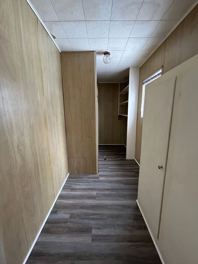 Building Photo - 1 Bedroom 1 Bath Apartment