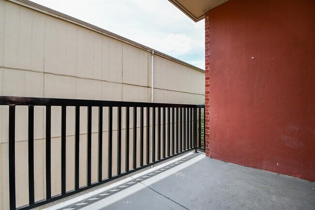 Building Photo - 2400 McCue Rd