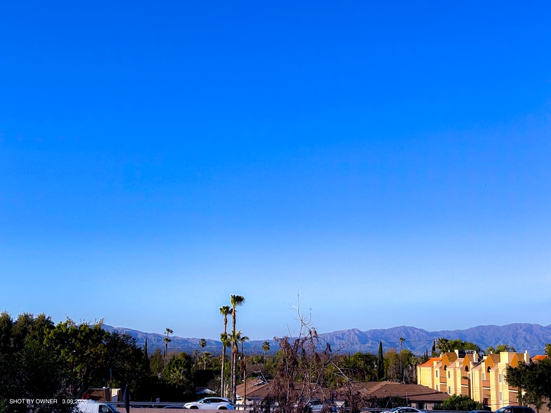 Building Photo - 5460 White Oak Ave