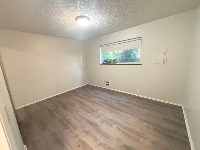 Building Photo - TV1232* - A