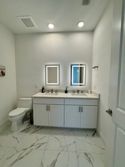 Building Photo - 644 3rd Ave S