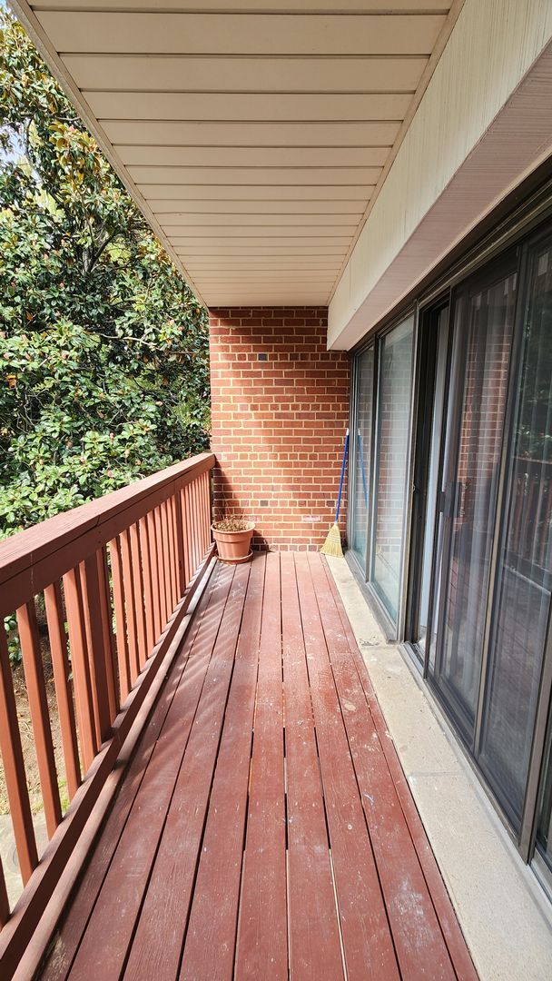 Building Photo - 1 Month Free Rent! Completely Remodeled 2/...