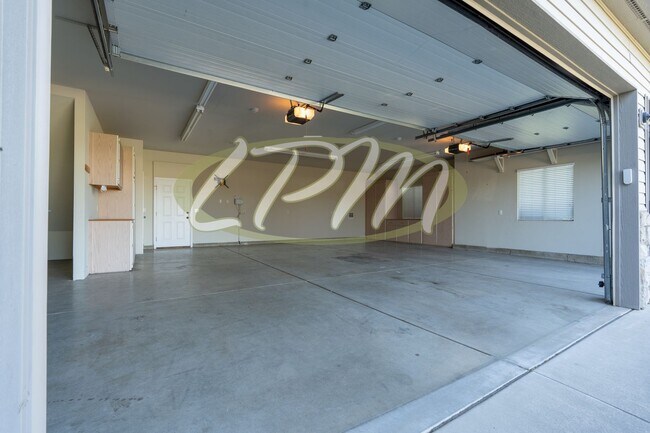 Building Photo - Spacious 3-Bedroom Home on 4.5 Acres – Pos...