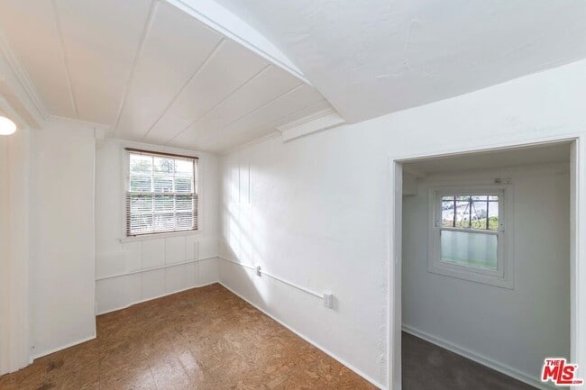 Building Photo - 3167 Rowena Ave