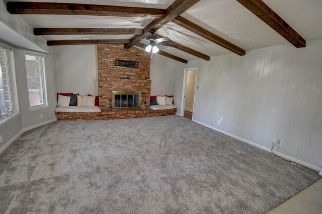 Building Photo - Beautiful Estate in the Heart of the NE Heights