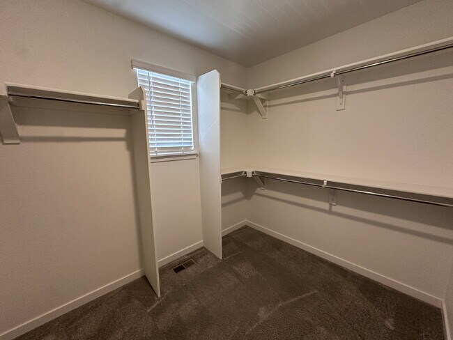 Building Photo - ~$1,000 OFF ONE MONTH'S RENT~ Stunning Thr...