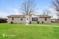 Building Photo - 3 Bedroom Home in Clarksville