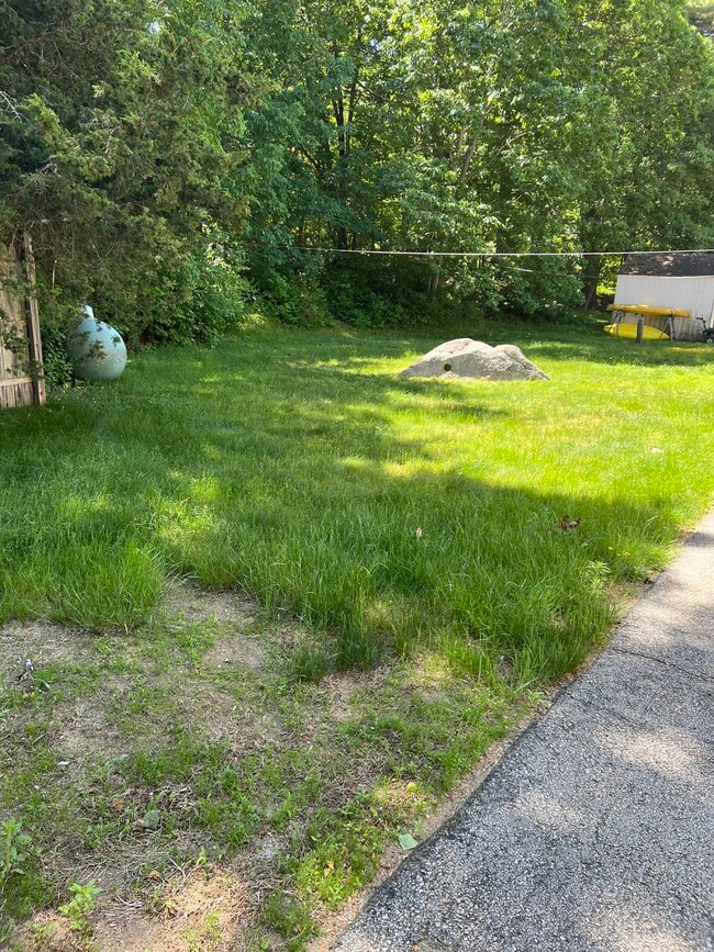 Shared backyard - 15 Townhouse Rd