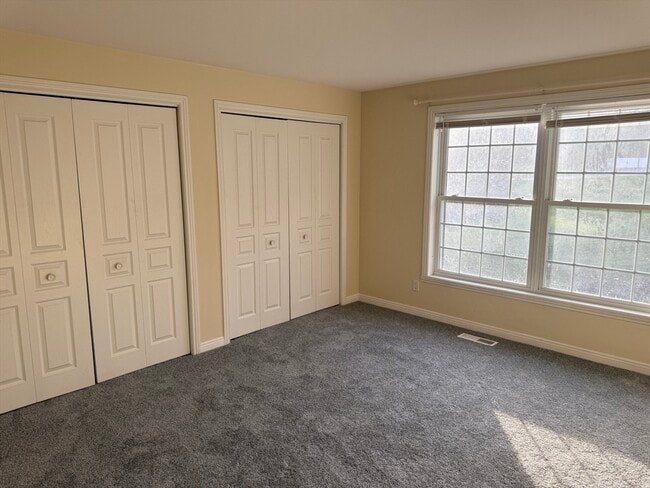 Building Photo - 8 Intervale Ct