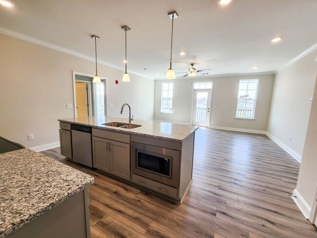 Building Photo - 836 Goswell Dr