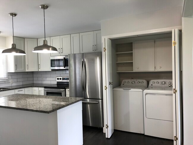 Primary Photo - 326 Rosebank Ave