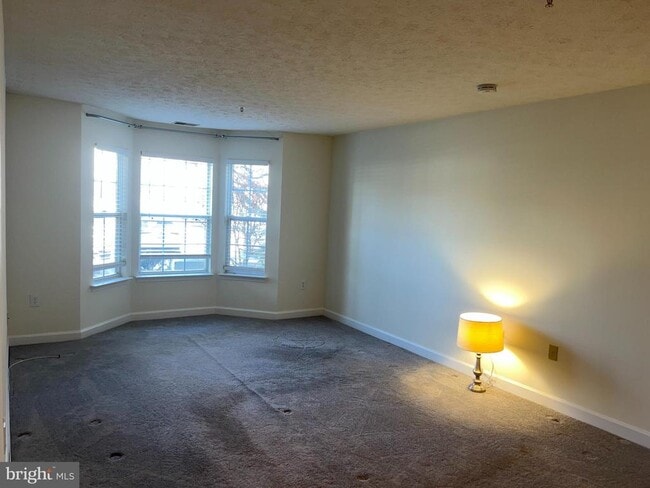 Building Photo - 625 Admiral Dr