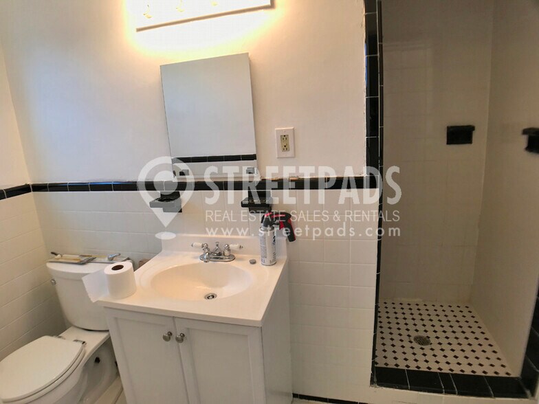 Building Photo - 1139 Beacon St