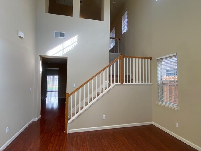 Building Photo - EXCEPTIONAL 4 BEDROOMS, 3 BATH, 3 CAR GARA...