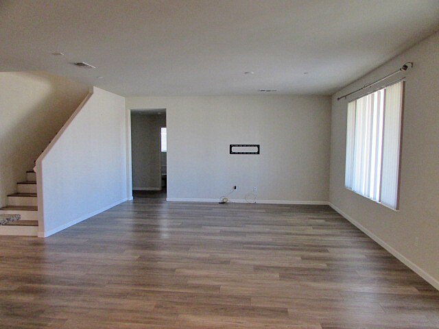 Building Photo - Spacious 5-Bedroom Home with Loft, Solar P...