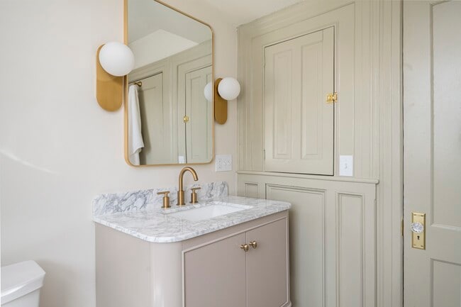 Building Photo - 294 Cole Ave