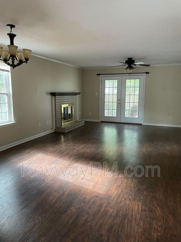 Building Photo - 2412 Deodara Dr