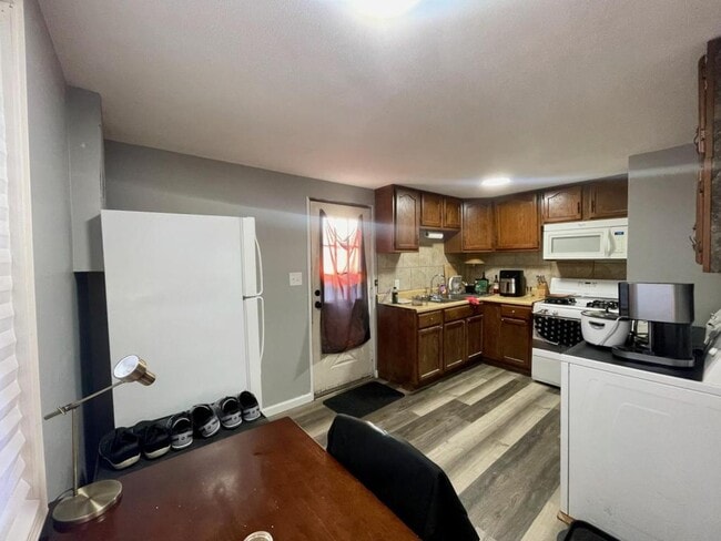 Building Photo - 1927 Sunnymede Dr